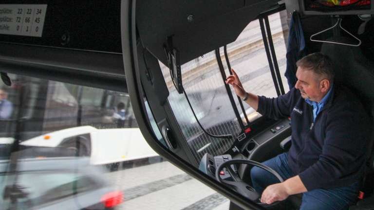  “Një ditë me shoferin e autobusit, Engjull Bajrami”, shtypi gjerman i kushton një storie të veçantë kosovarit