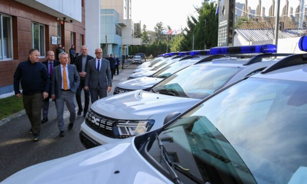  Gjermania e përkrah Policinë e Kosovës, i jep donacion vetura e pajisje të teknologjisë