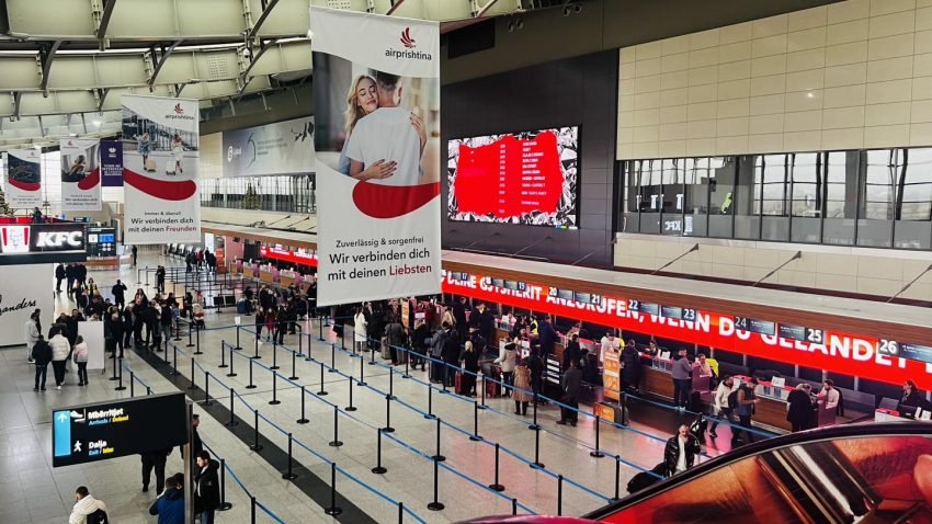  Heqja e vizave: 127 mijë persona udhëtuan përmes aeroportit “Adem Jashari”, gati 1 mijë fluturime