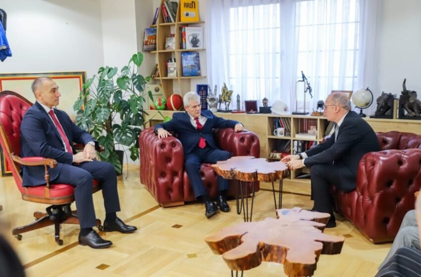  Ahmeti priti në takim ministrin Hasani: Europa është alternativa e vetme për rajonin