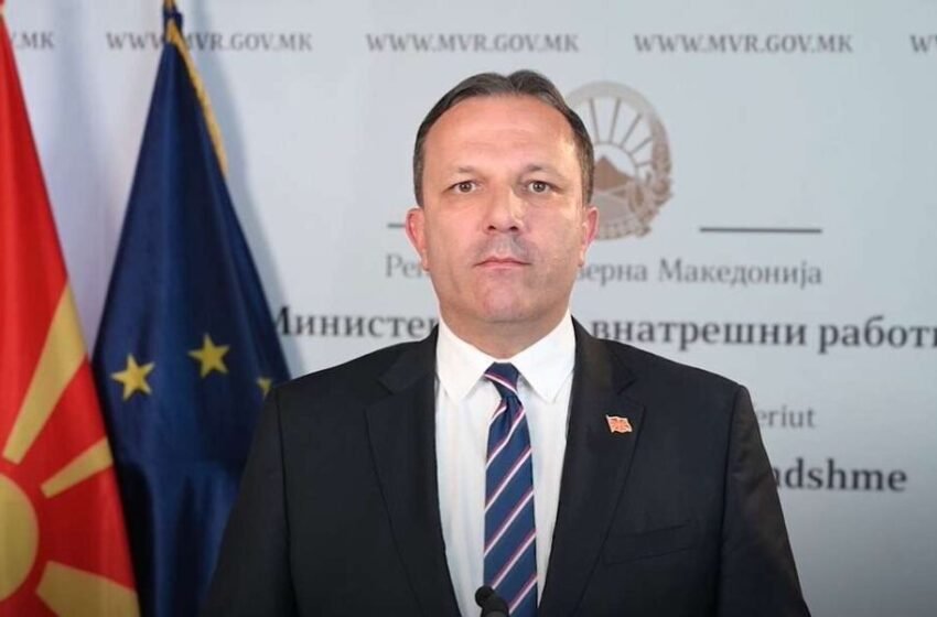 Spasovski nuk mendon se është përgjegjës për kaosin me dokumentet personale