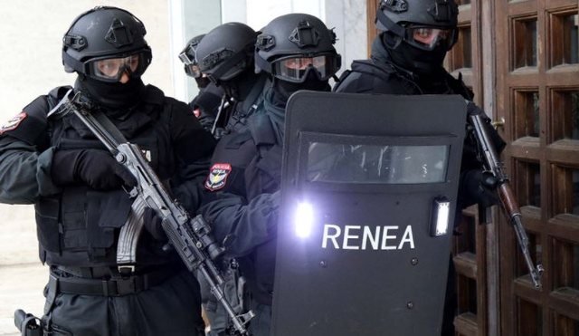  Këta janë tre kosovarët e arrestuar në Tiranë për trafikim të armëve dhe lëndëve eksplozive në Shqipëri