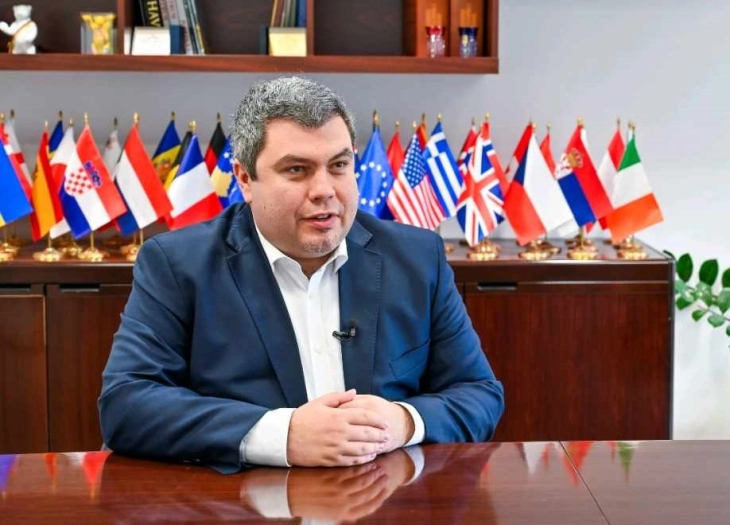 Mariçiq: Zgjatja e vlefshmërisë së pasaportave të vjetra është e pavlerë, bie ndesh me Kushtetutën