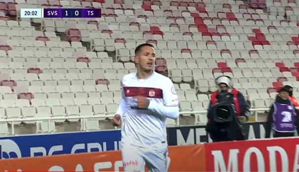 Beshiktashi me 10 mln euro dhe 2 futbollist, “peshkon” Rej Manajn te Sivaspori