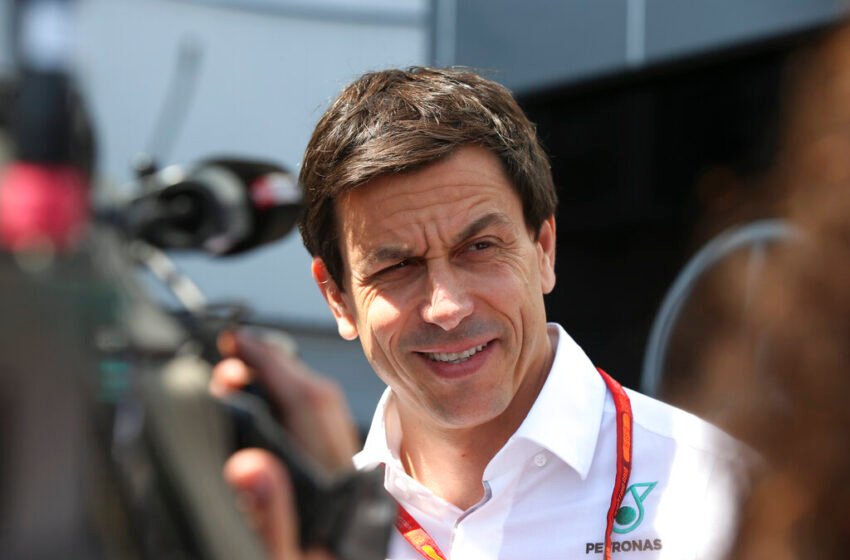 Volf: Nuk besojë që Hamilton do të shpalos sekretet e Mercedesit te Ferrari