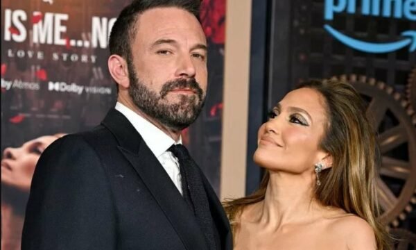 Ben Affleck nuk donte që lidhja e tij me Jennifer Lopez të shfaqej në rrjete sociale