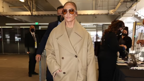  Jennifer Lopez flet për prindërit: Babai mungonte në shtëpi, nëna ishte narciste!