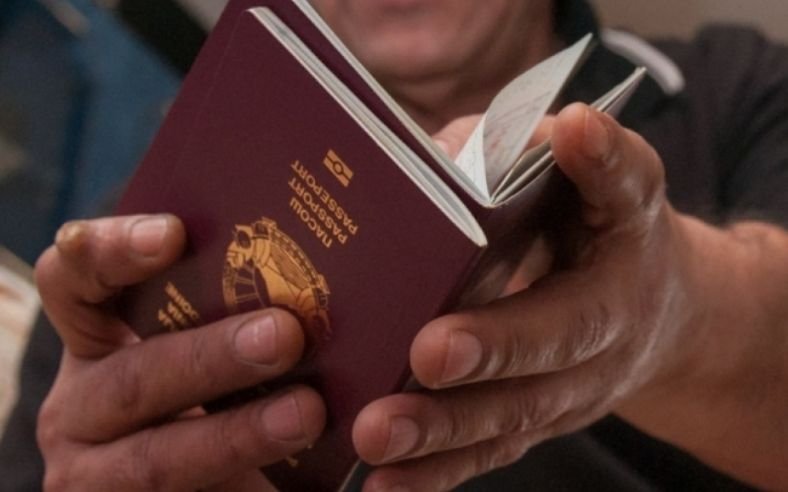  Komiteti i Helsinkit: Kaosi me pasaportat shkelje e lirisë së lëvizjes, qytetarët mund ta padisin shtetin