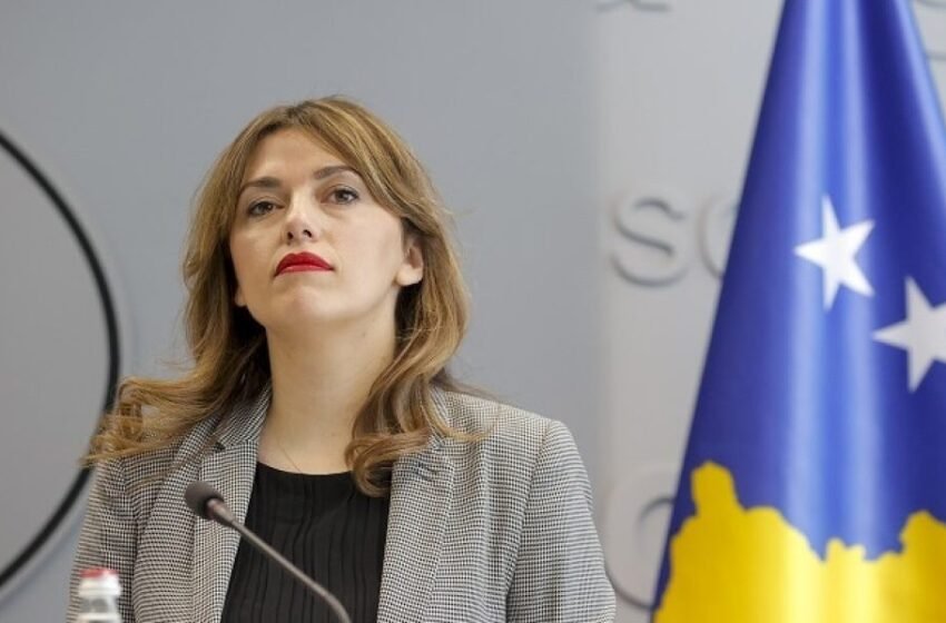  Haxhiu: Refuzoj të jetoj në një shoqëri ku gratë dhe vajzat shihen si qytetare të dorës së dytë