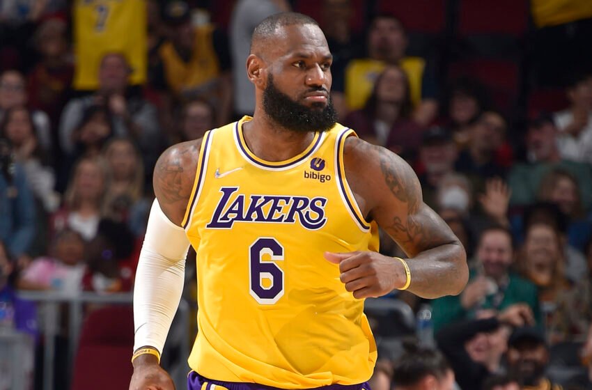  LeBron Xhejms është bërë basketbollisti i parë i ligës amerikane NBA që ka shënuar mbi 40.000 pikë