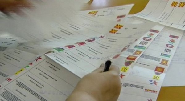  Zgjedhjet në Maqedoninë e Veriut/ Do të votohet edhe me pasaporta të skaduara