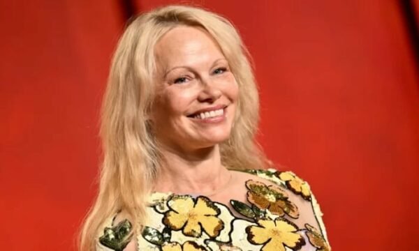  Pamela Anderson me pamjen e saj natyrale në ‘Oscar 2024’