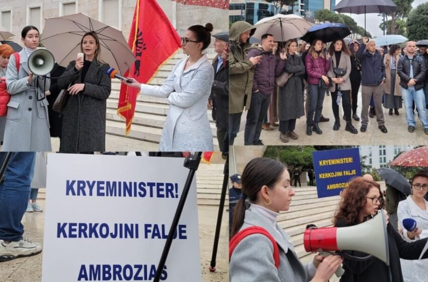  Gazetarët protestë para Kryeministrisë kundër gjuhës denigruese të Ramës ndaj medias