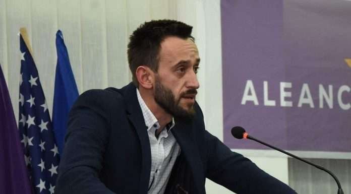  Sindikata e Inspektoratit të Arsimit kërkon shkarkimin e Halit Feratit