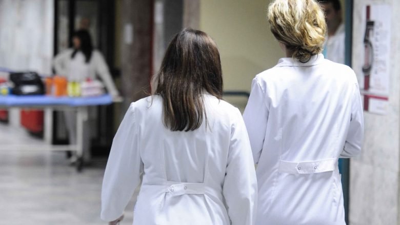 Kaos në shëndetësinë e Maqedonisë, problemet dhe prioritetet që mbeten vetëm në letër