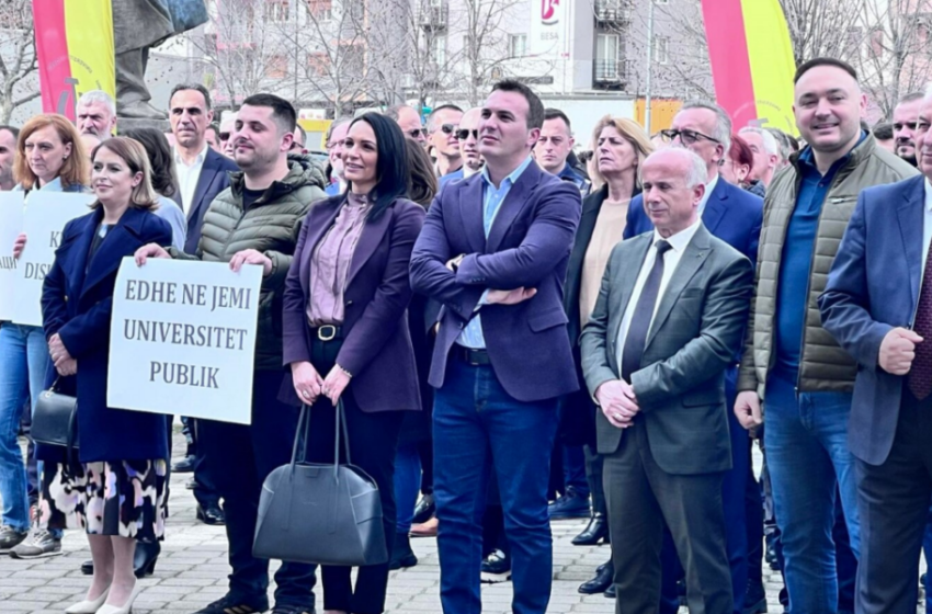 Profesorët e universiteteve në protestë për rritjen e pagave