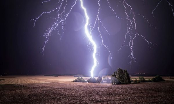  Rrufeja godet për vdekje një fëmijë në Maqedoni