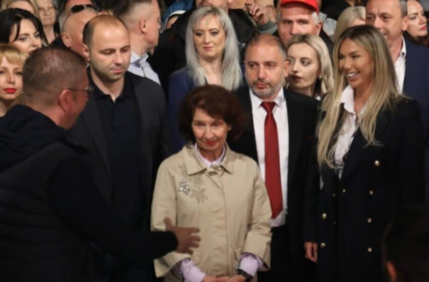  Adelina Tahiri në tubimin e VMRO-së