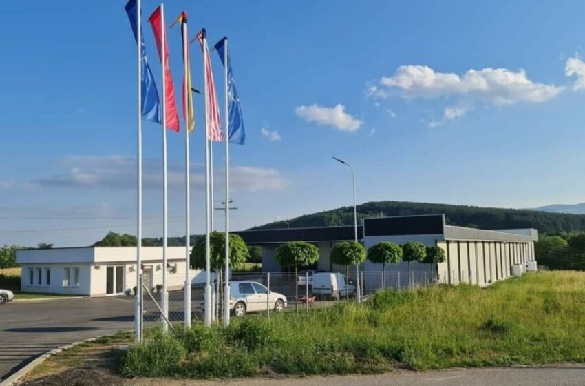  Kjo është fabrika që u dogj nga zjarri, ishin të punësuara mbi 170 gra