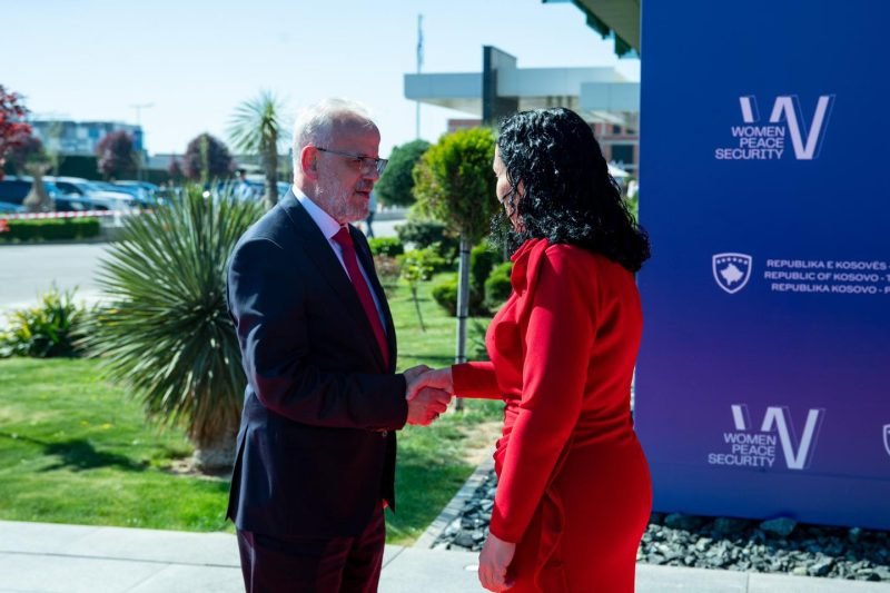  Forumi në Prishtinë/ Kryeministri Xhaferi në Kosovë me ftesë të Presidentes Osmani