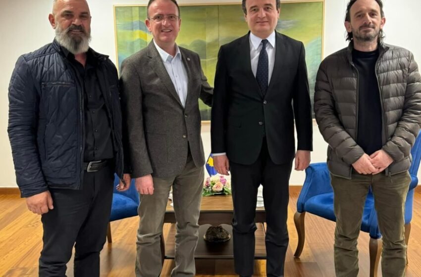  Taravari në “konak” te Kurti, thotë se pati takim shqiptarësh