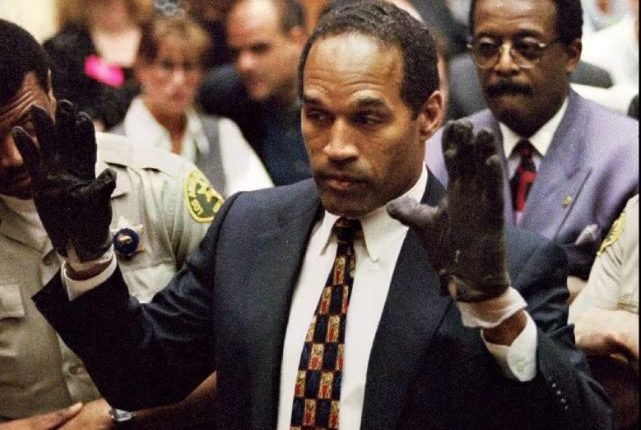Vdes ish-futbollisti dhe aktori i njohur amerikan, OJ Simpson
