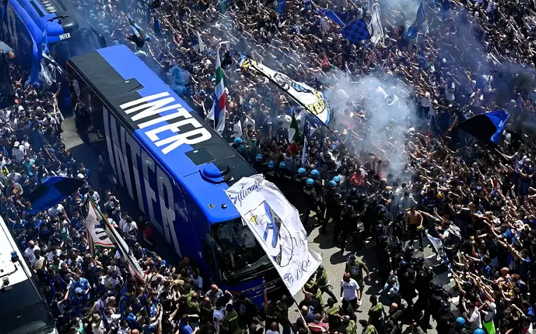  Rreth 50 mijë tifoz në rrugë e Milanos do të përshëndesin kampionin e ri të Italisë