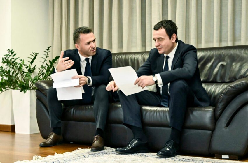  Këshilltari i Kurtit: Në mesin e kosovarëve të bllokuar në Serbi është edhe zv. drejtori i Policisë së Kosovës