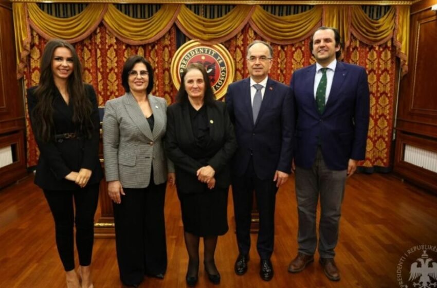  Begaj viziton familjen e Ibrahim Rugovës: Kontribut të jashtëzakonshëm për kombin shqiptar