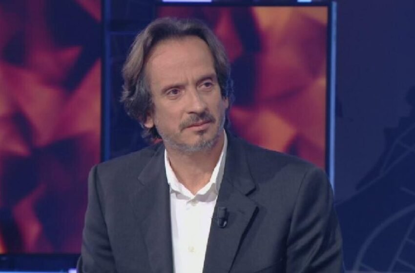  Tulatja e Dumanit ndaj Metës and & Co, Orson Welles dhe Shqipëria