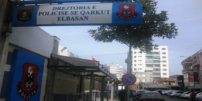  Konsumuan alkool, adoleshentët rrahin me grushte e shkelma një 16-vjeçar në Elbasan