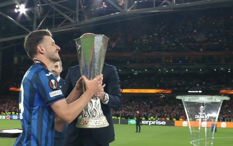  Futbollistët kuqezi me trofe të rëndësishëm në Evropë, para “EURO 2024”