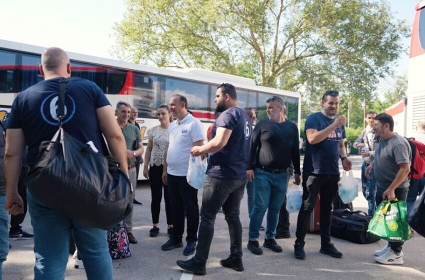  Gashi pret në stacion mërgimtarët që erdhën ta bëjnë ndryshimin me 8 maj