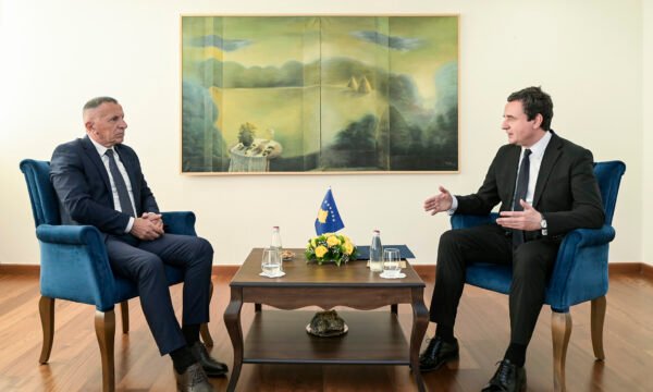  Kurti e Kamberi në takim, biseduan për situatën politike dhe sigurinë në rajon