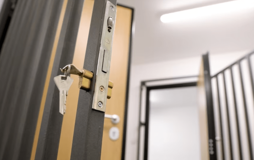  I burgosuri sulmon një polic në Idrizovë