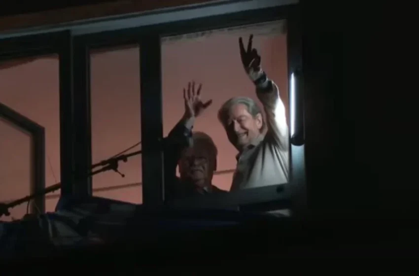  Akuza/ Berisha shkeli sërish arrestin, avokati: Ish-eurodeputeti Brook mori 300 mijë euro që të mbante fjalim te ballkoni i ish-kryeministrit