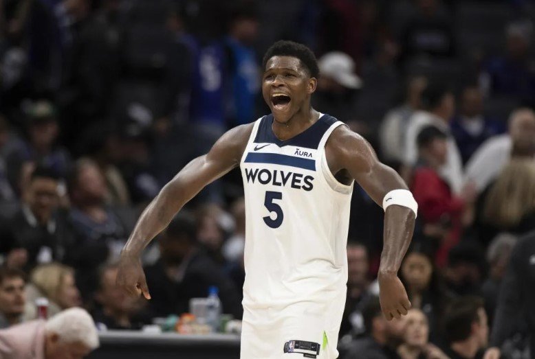  Minesota shkatërron Denverin dhe barazon serinë