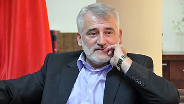  Menduh Thaçi: Me Albin Kurtin s’kemi hatërmbetje, Serbisë do t’ia këpusim dorën e zgjatur në Maqedoni