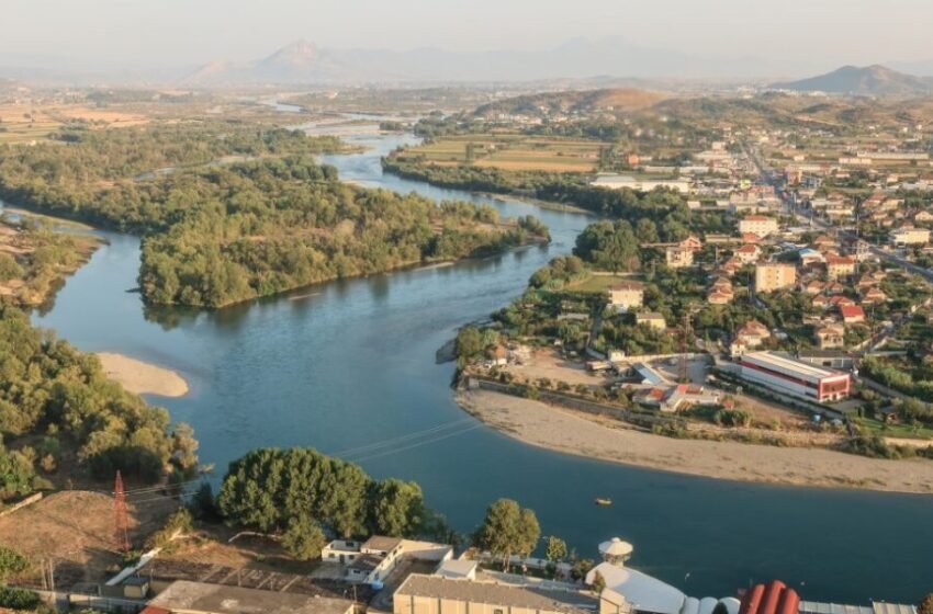  Ngjarje e rëndë në Shqipëri: Gjendet një fëmijë i mbytur në lumë