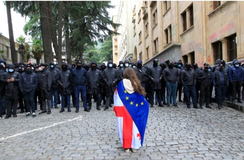  Gjeorgji, protestuesit thirrje ligjvënësve të mbështesin veton e Presidentes