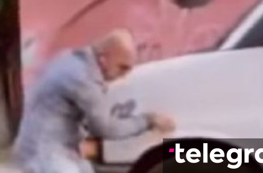 Ndaloi një furgon që lëvizte pa shofer – por më pas kuptoi se kishte gabuar rëndë