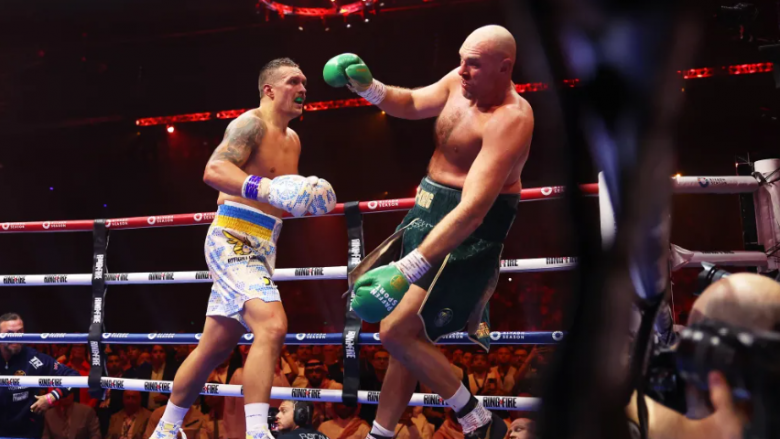  Oleksandr Usyk shpallet kampion i padiskutueshëm i peshave të rënda në boks