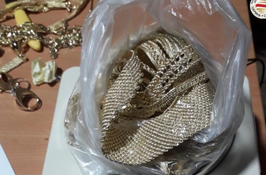  Doganierët e Maqedonisë sekuestruan ar në vlerë të mbi 325 mijë eurove