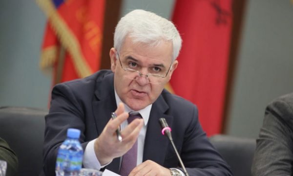  Drejtësia, e vetmja rrugë shprese që nuk na e mban kokën mbrapa dhe as lart nga ballkoni