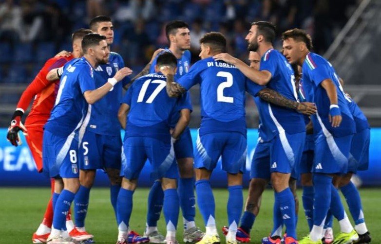 Italia triumfoi në debutimin e saj në 4 edicione radhazi të Evropianit dhe Botërorit
