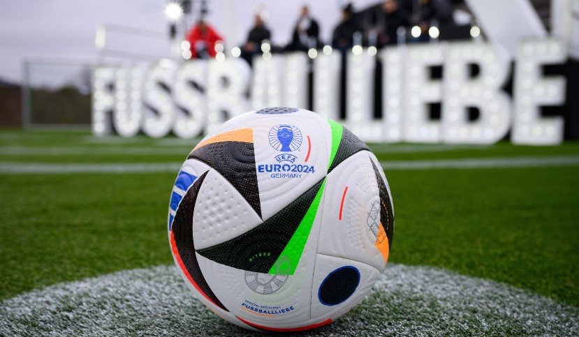  UEFA shton masat dhe ndalon flamujt rusë në Munih