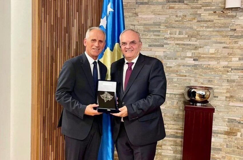  “Angazhime të shumta”- Qeveria Kurti vazhdon ta mbrojë Martin Berishajn, zëvendësministri e “ngrit në qiell”