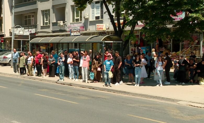  Mungesa e autobusëve revolton qytetarët: Kjo nuk durohet më, është shumë e vështirë