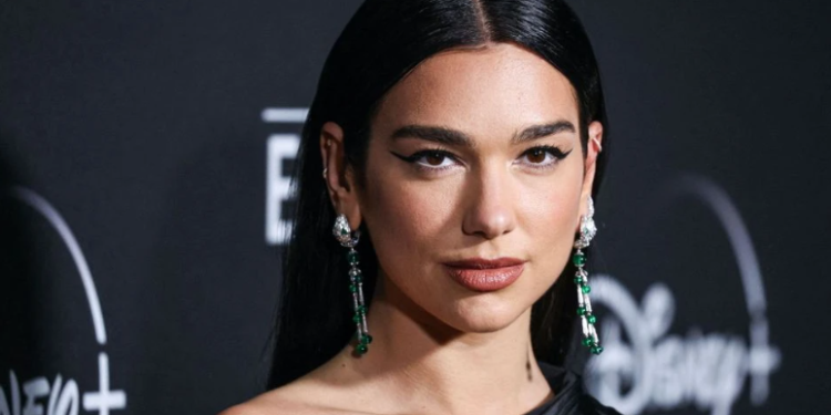  Dua Lipa zyrtarisht këngëtarja e parë në “Spotify” me 2 miliardë shikime në vetëm 5 këngë