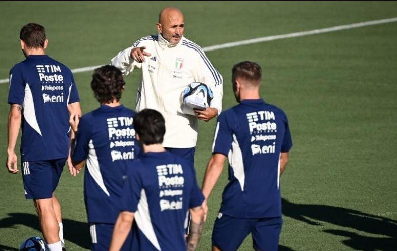  Luçiano Spaleti testoi dy formacione para përballjes me Zvicrën